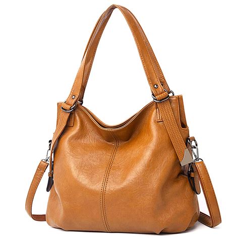 WOMEN'S LUXURY LEATHER BAGS AND HANDBAGS .